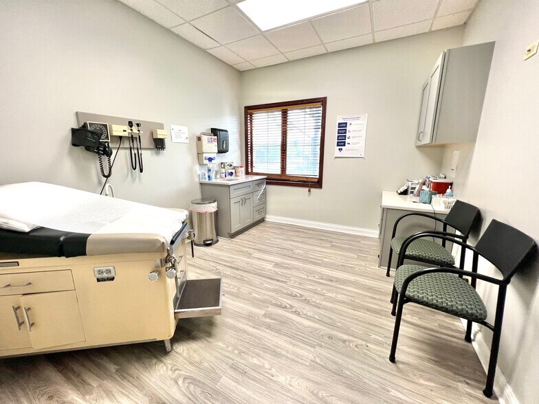 More Photos Of 900-950 W Il Route 22, Lake Zurich Medical For Sale