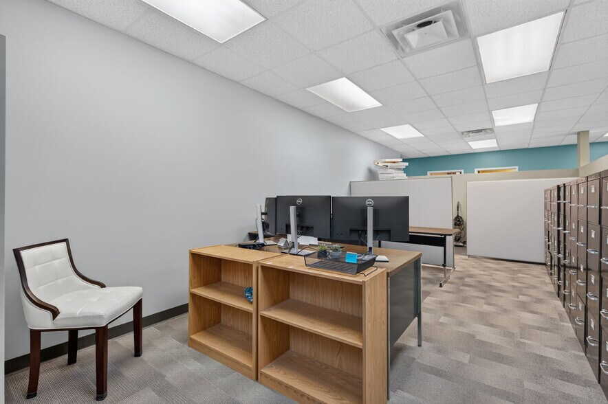 More Photos Of 1567 W Diane St, Ozark Office For Sale