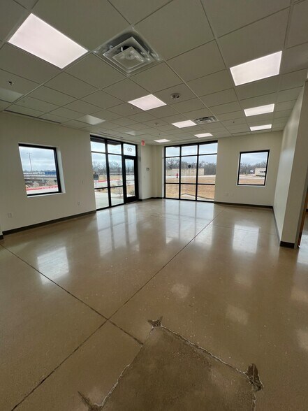 More Photos Of 216 Benelli, Round Rock Warehouse For Lease