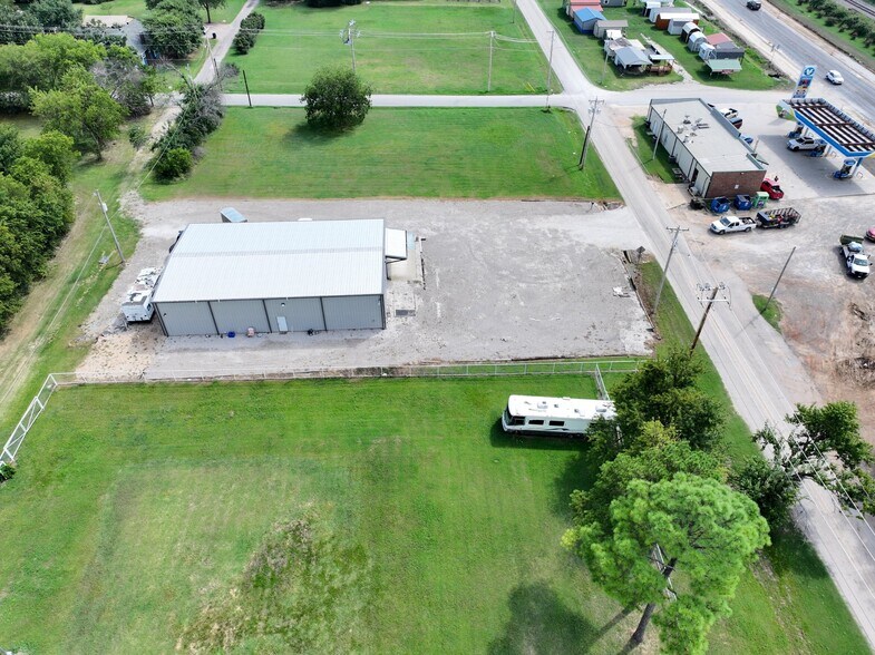 More Photos Of 403 N Donation St, Tioga Flex For Sale