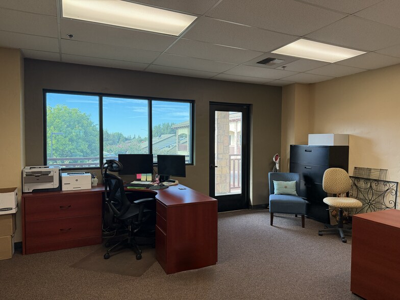More Photos Of 1414 E F St, Oakdale Office For Sale