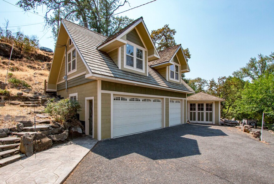 More Photos Of 608 W 6th St, The Dalles Specialty For Sale