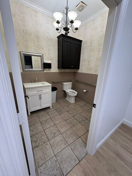 More Photos Of 3325 Premier Dr, Plano Medical For Sale