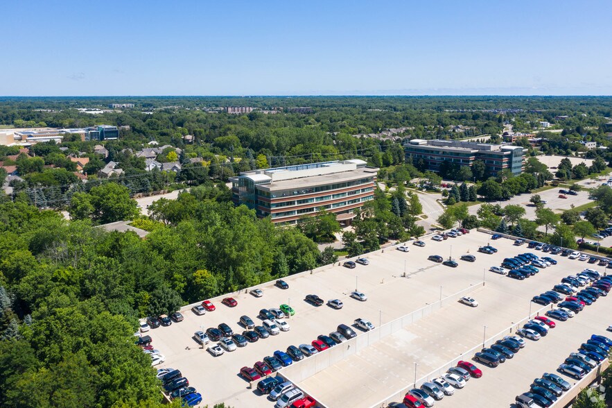 More Photos Of 475-485 Half Day Rd, Lincolnshire Unknown For Lease