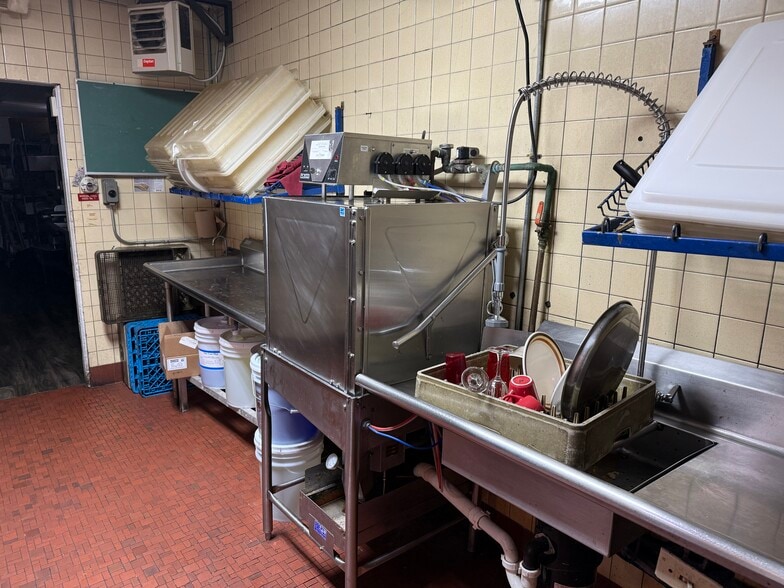 More Photos Of 545 W 9 Mile Rd, Ferndale Restaurant For Sale