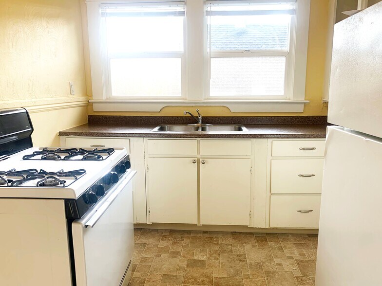 More Photos Of 4016-4024 NE 6th Ave, Portland Apartments For Sale