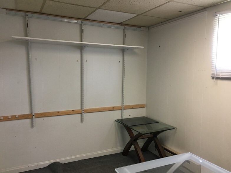 More Photos Of 649 Childs St, Wheaton Warehouse For Lease