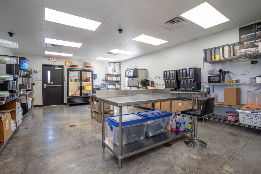 More Photos Of 330 NW John Jones Dr, Burleson General Retail For Sale