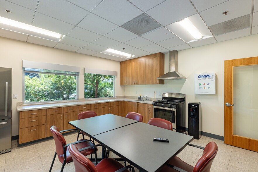 More Photos Of 1101 Vintage Ave, Saint Helena Office For Sale