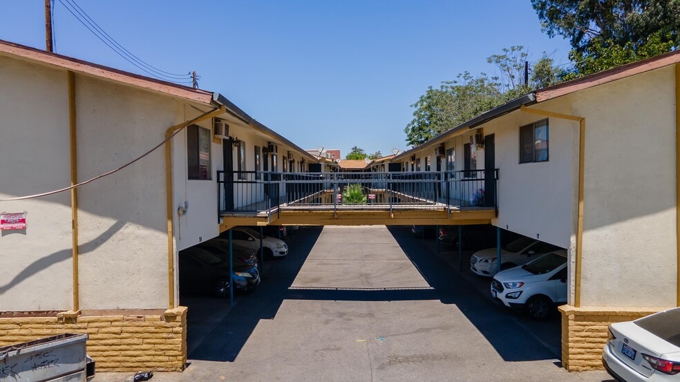 More Photos Of 1905 California Ave, Bakersfield Apartments For Sale