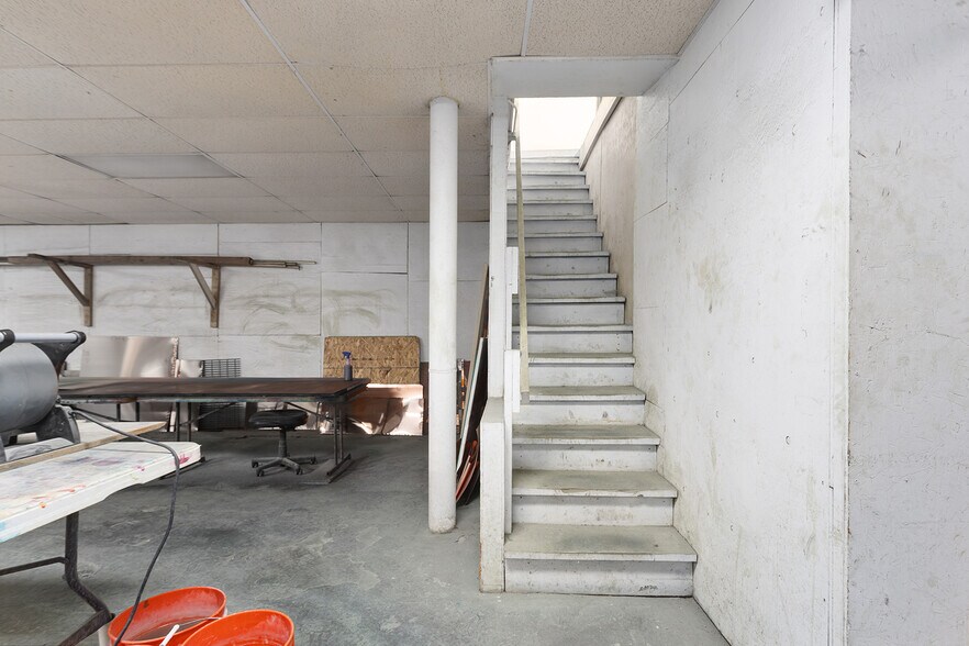 More Photos Of 814 Brooklyn Ave, Kansas City Warehouse For Sale