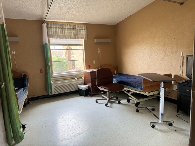 More Photos Of 540 SE Front St, De Kalb Skilled Nursing Facility For Sale