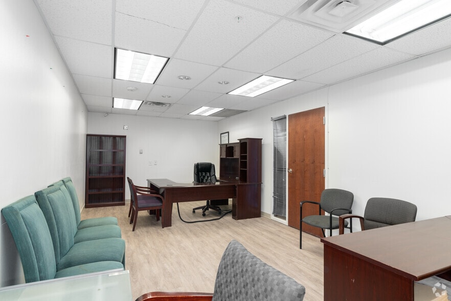 More Photos Of 6070 Gateway Blvd E, El Paso Office For Lease