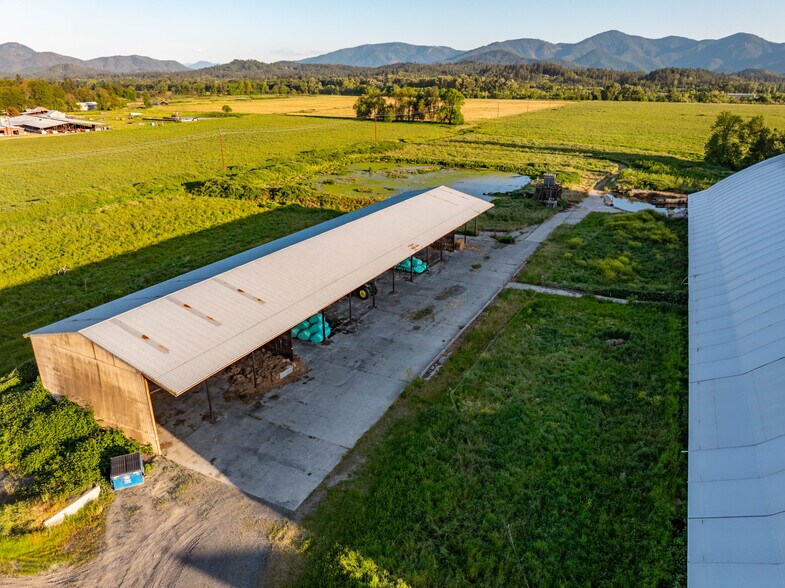 More Photos Of 6531 Lower River Rd, Grants Pass Specialty For Sale