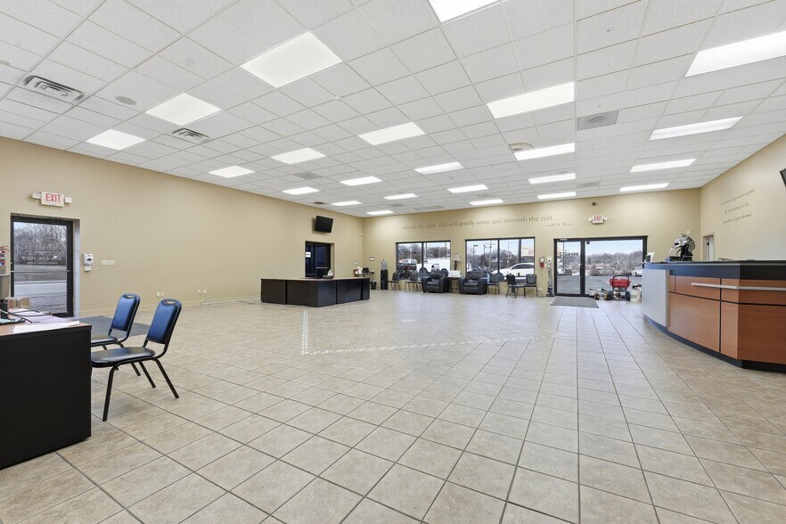 More Photos Of 3925 N Oak, Kansas City Auto Dealership For Sale