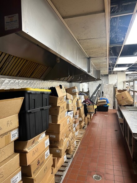 More Photos Of 45300 Mound Rd, Shelby Township Amusement Park For Lease