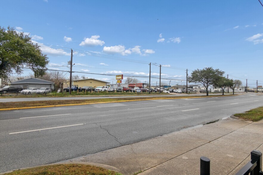 More Photos Of 6855 Telephone Rd, Houston Service For Sale