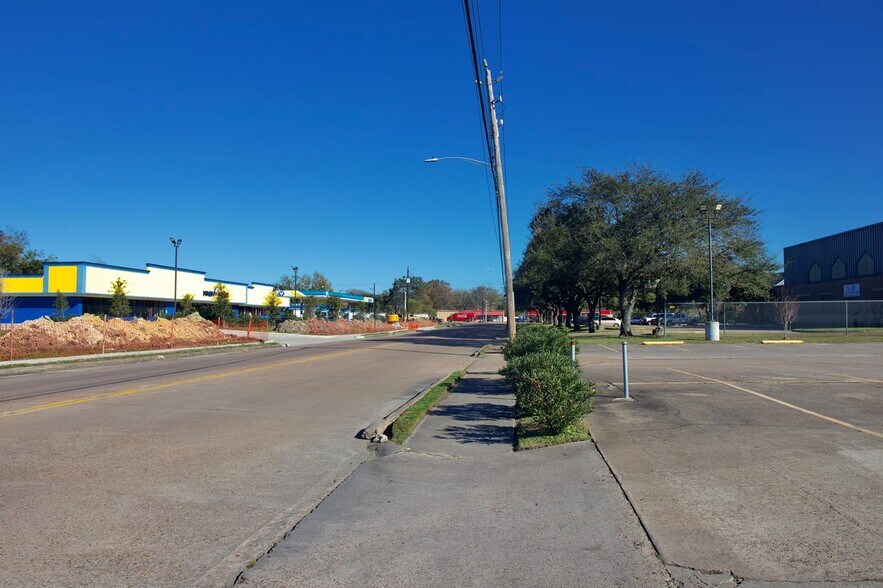 More Photos Of 2702-2706 Cherrybrook Ln, Pasadena Storefront Retail Office For Sale