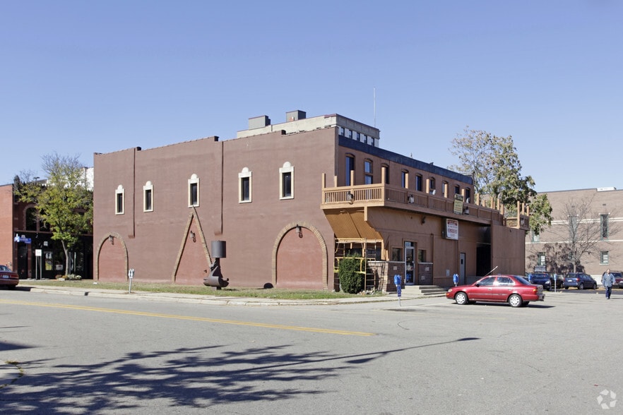 More Photos Of 304-308 N Burdick St, Kalamazoo Bar For Sale