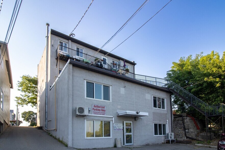 More Photos Of 27 King St E, Brockville General Retail For Lease