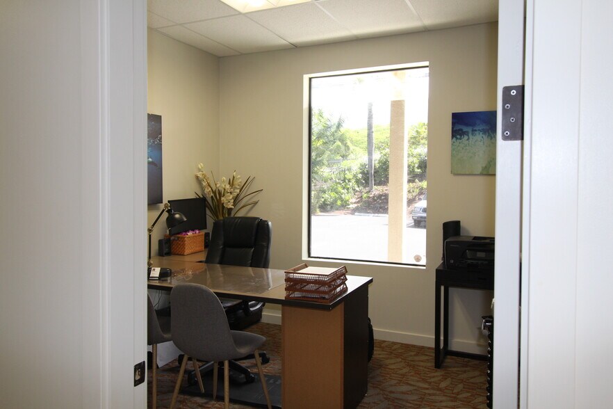More Photos Of 75-5919 Walua Rd, Kailua Kona Office For Lease