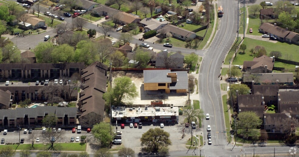 More Photos Of 5621 Emerald Forest Dr, Austin Restaurant For Lease