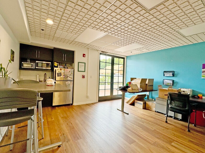 More Photos Of 1525 State St, Santa Barbara Office For Sale