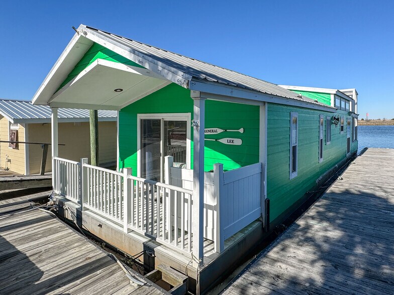 More Photos Of 309 Water St, Apalachicola Marina For Sale