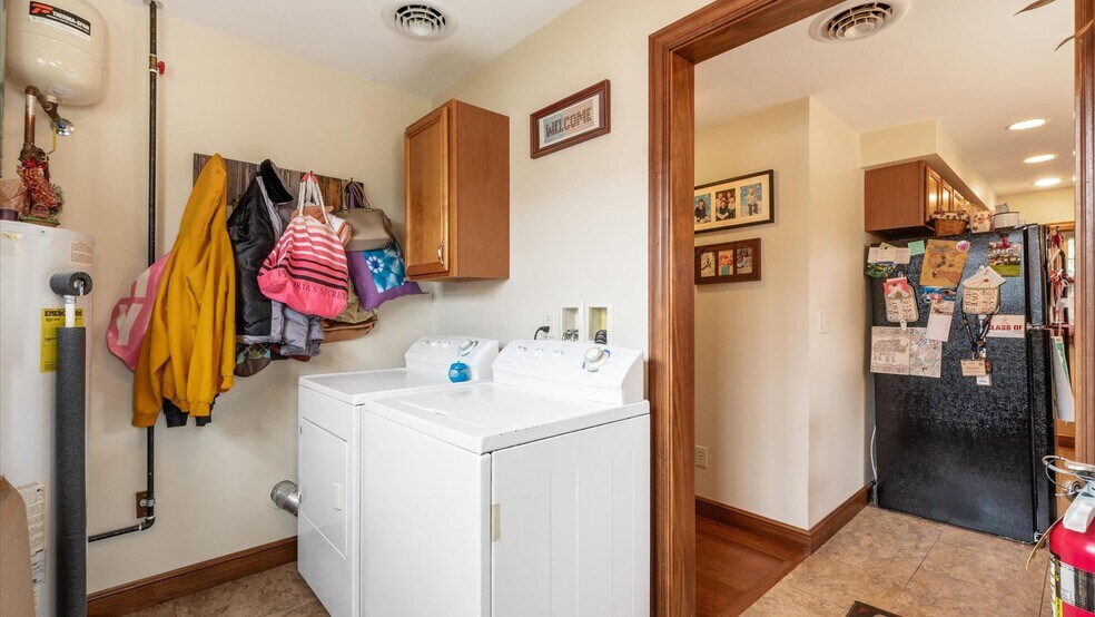 More Photos Of 120 W Main St, Somerset Flex For Sale