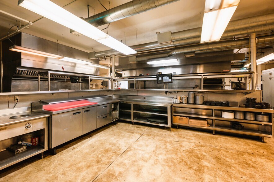 More Photos Of 151 River St, Elk Rapids General Retail For Sale