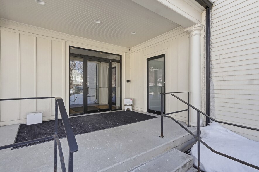 More Photos Of 28 Green St, Newburyport Loft Creative Space For Lease