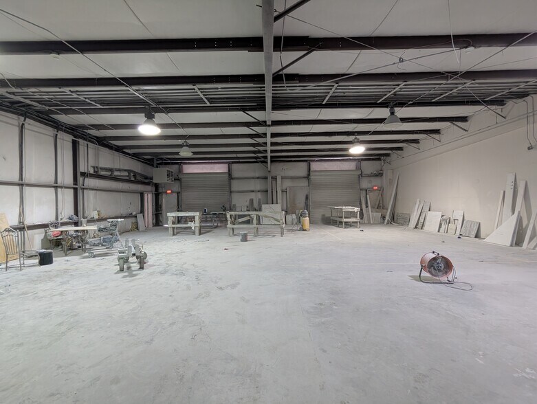 More Photos Of 6095 College St, Beaumont Office For Sale