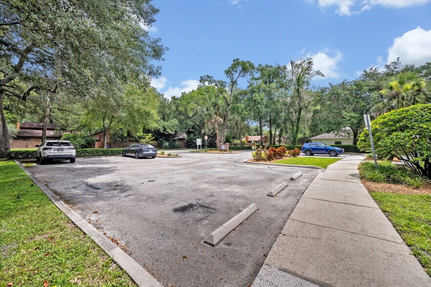 More Photos Of 820 Clark St, Oviedo Office For Sale
