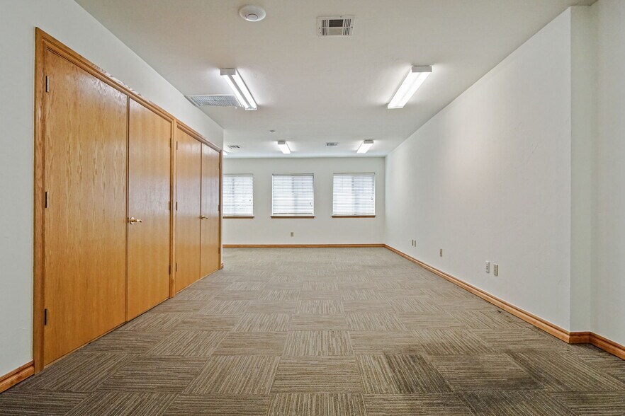 More Photos Of 1006 24th Ave NW, Norman Office For Sale