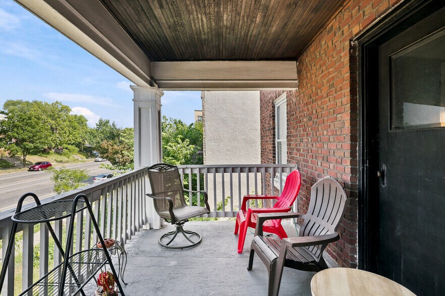 More Photos Of 2641 Lyndale Ave S, Minneapolis Apartments For Sale