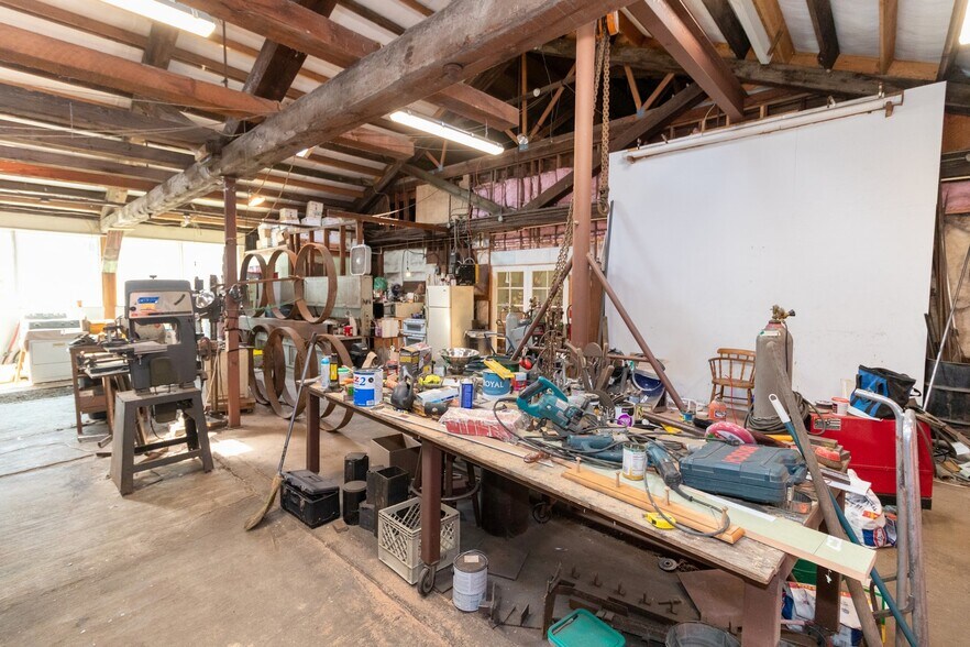 More Photos Of 77231 Highway 101, Gardiner Storefront Retail Residential For Sale