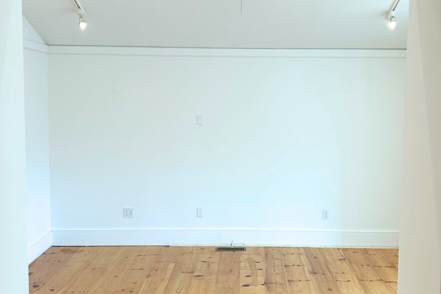 More Photos Of 23 Bridge St, Sag Harbor Freestanding For Sale