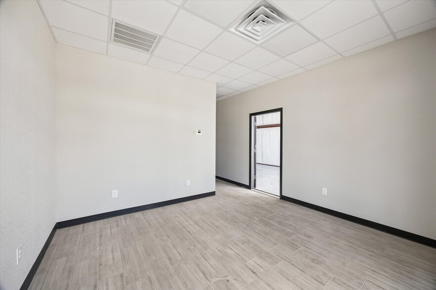 More Photos Of 19103 Hufsmith Kohrville Rd, Tomball Unknown For Lease