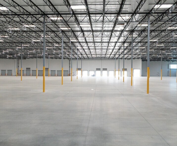More Photos Of 100 W Walnut Ave, Perris Distribution For Lease