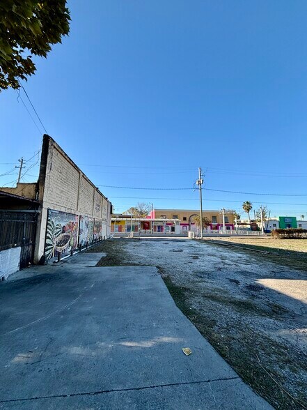 More Photos Of 6535-6639 Harrisburg Blvd, Houston Storefront For Sale