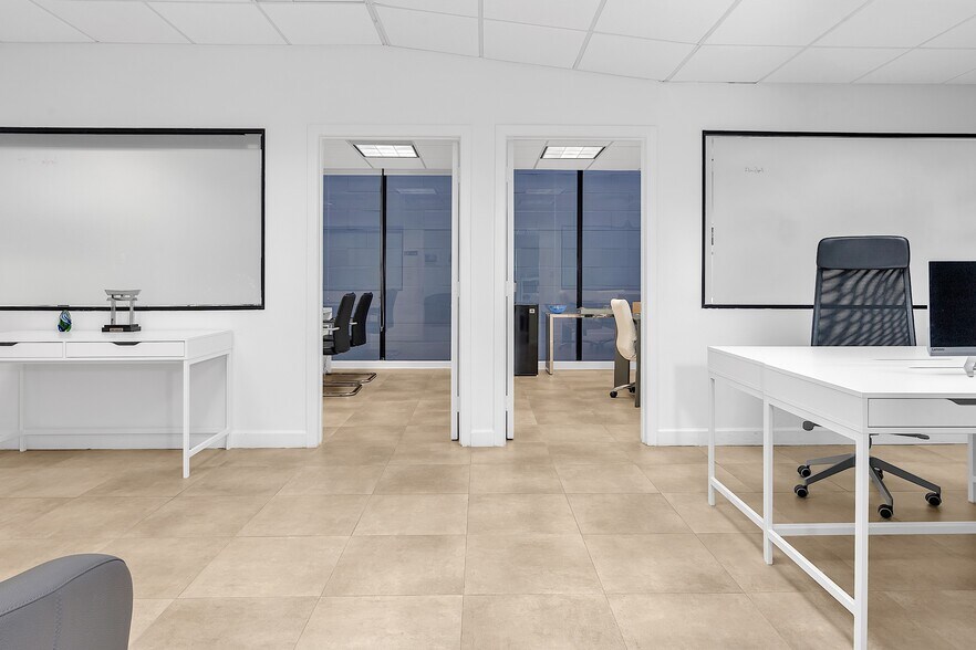 More Photos Of 1110 Brickell Ave, Miami Office For Lease