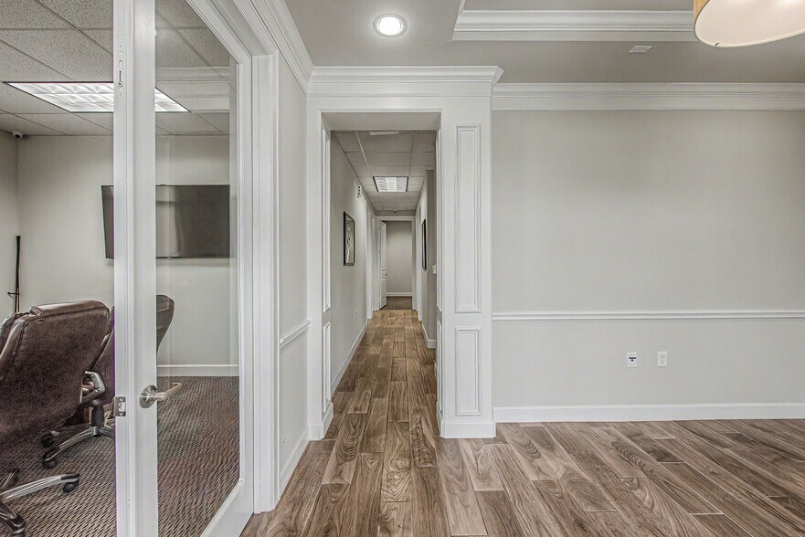 More Photos Of 633 E Fernhurst Dr, Katy Medical For Sale