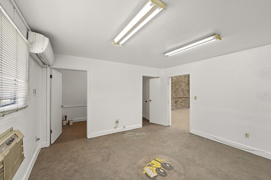 More Photos Of 240 Airpark Rd, Atwater Warehouse For Lease