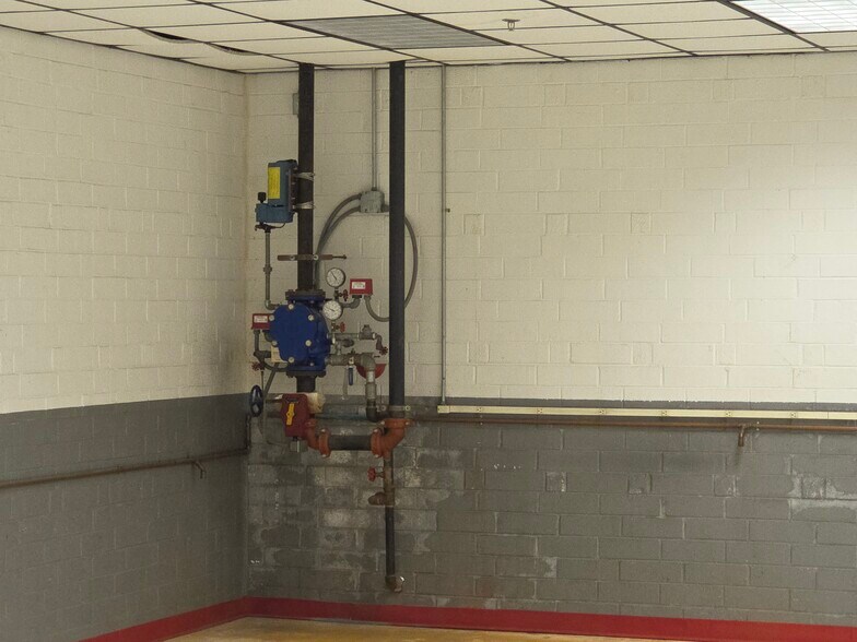 More Photos Of 1826 Albertson Rd, High Point Manufacturing For Lease