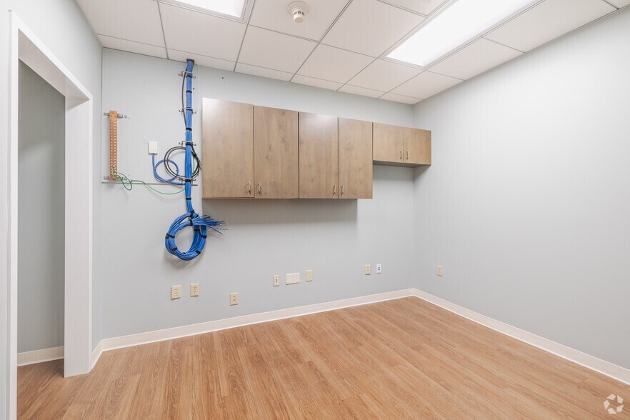 More Photos Of 735 Johnnie Dodds Blvd, Mount Pleasant Medical For Lease