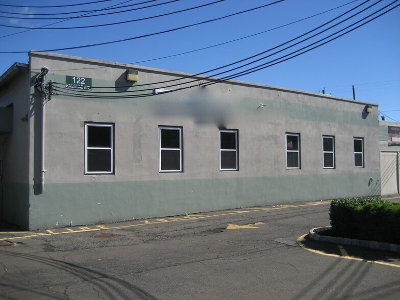 More Photos Of 122 E Railroad Ave, West Haverstraw Showroom For Lease