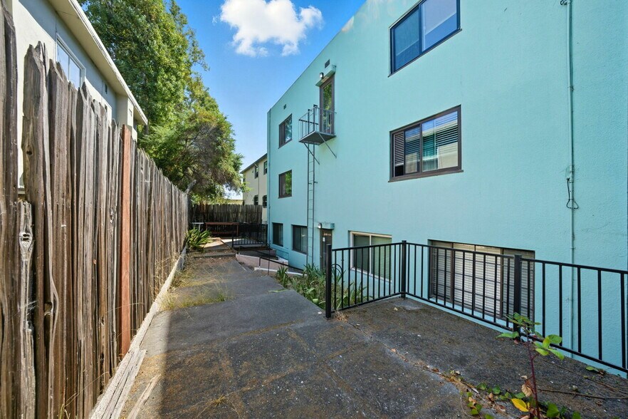 More Photos Of 1919 Curtis St, Berkeley Apartments For Sale