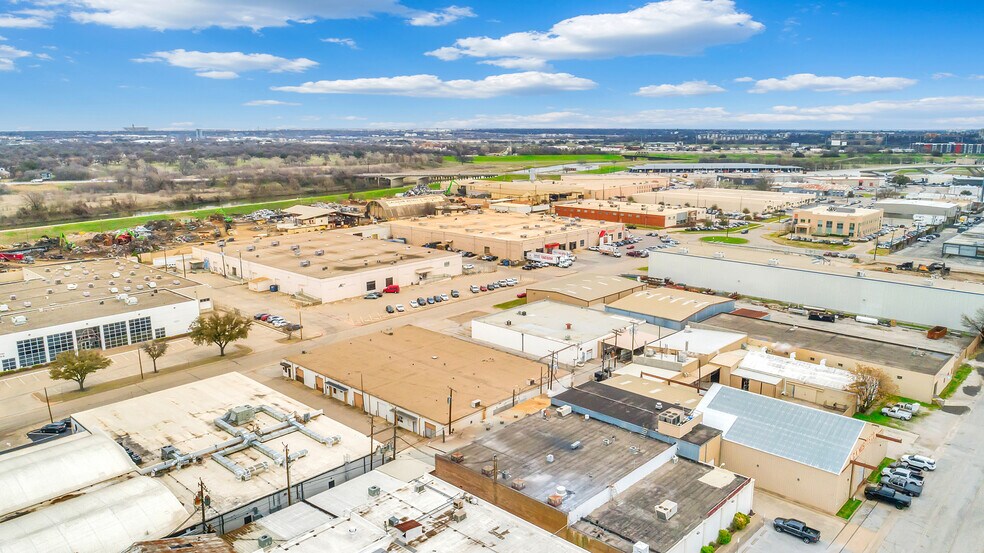 More Photos Of 2711-2725 Cullen St, Fort Worth Distribution For Lease
