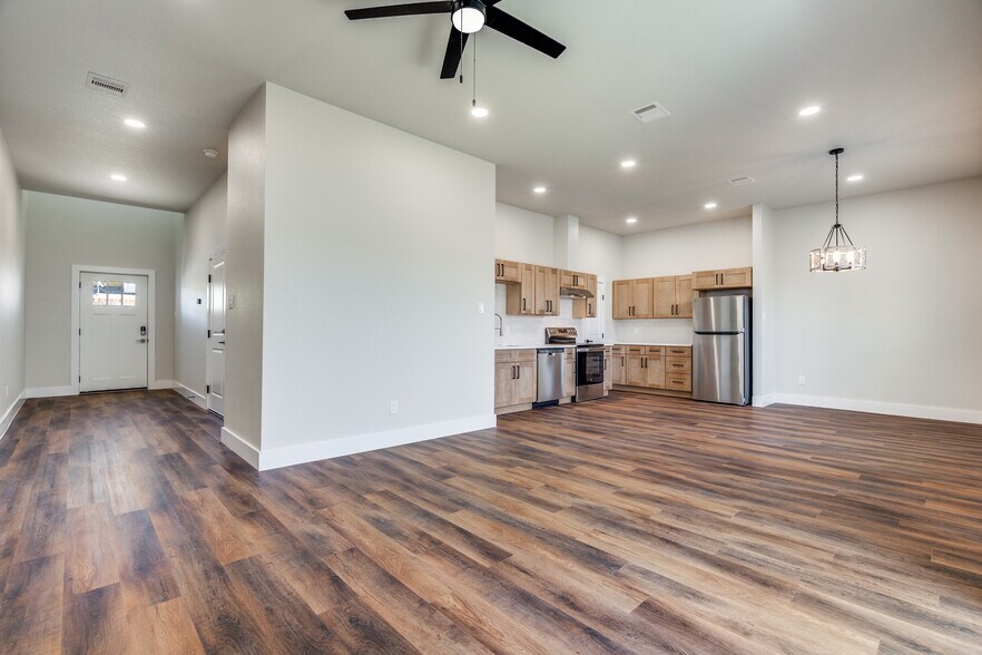 More Photos Of 6655 Mountain Trl, Dallas Apartments For Sale