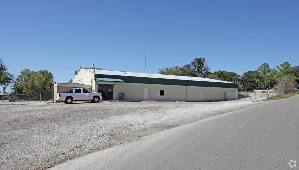 Primary Photo Of 501 Red Bud Dr, Azle Freestanding For Sale